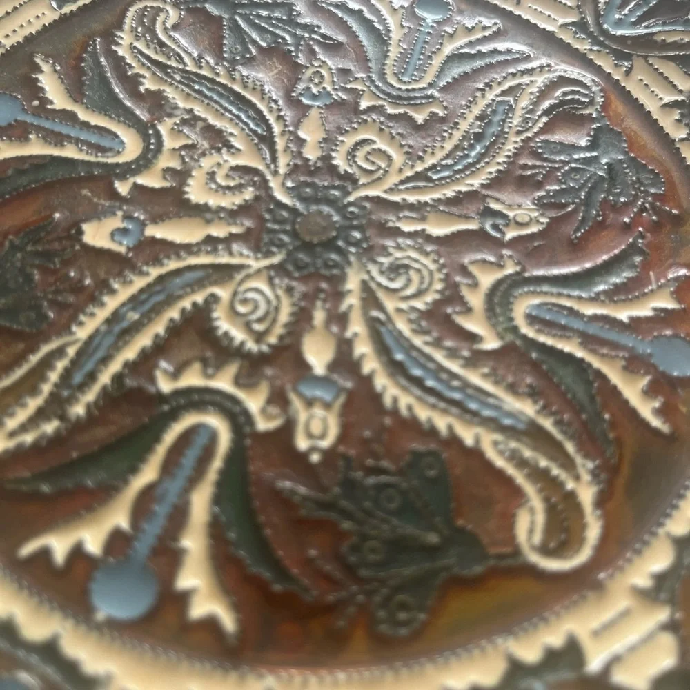 Heavy ornate plate to hang or display - Picture 2 of 6